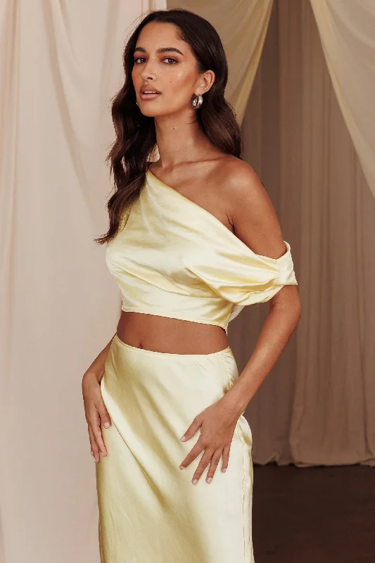 Best Seller Alivya On-Off-Shoulder Satin Top Butter